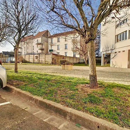 Center Free Parking *