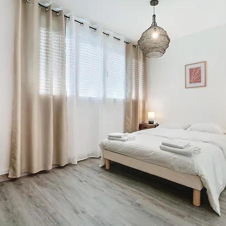 Center Free Parking Apartment