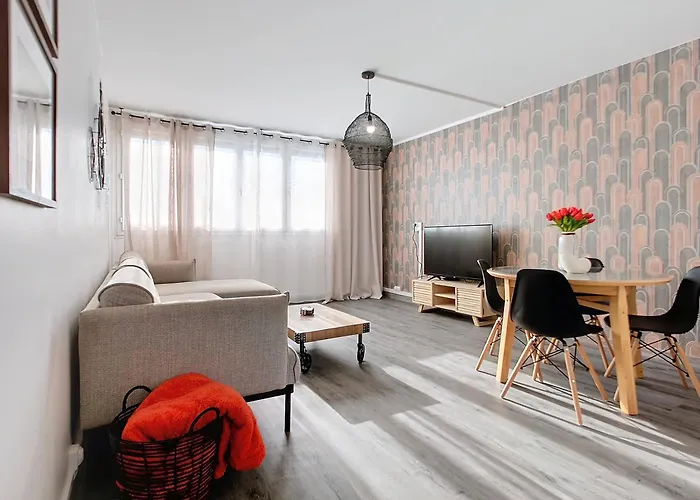 Center Free Parking *